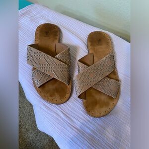 Frye Ally Deco Criss Cross Leather Studded Sandals Size 6